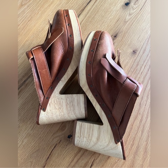 MADEWELL KILTIE CLOGS, SIZE 8. - Picture 5 of 15